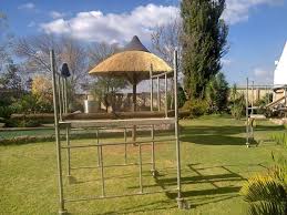 Robert Thatching lapas and roof works