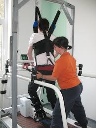 Mit Kleinen Schritten Wieder Laufen Lernen Medizin Therapie Multiple Sklerose News Amsel E V