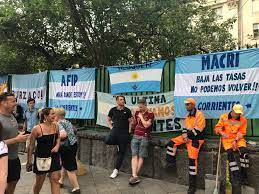 Unas veces se escribe junto; Felix Ramallo No Twitter Me Llega Desde Rusia Este Foton Con Las Banderas Argentinas Que Se Ven Afip Mira Donde Estoy Es Lejos La Mejor