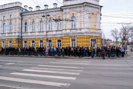 Анонсированные штабом навального акции протеста 21 апреля прошли в крупнейших городах восточной части россии. Z44 Roifyezamm