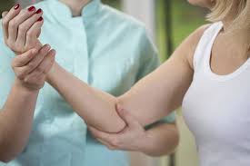 Les douleurs articulaires sont extrêmement fréquentes, notamment en vieillissant où elles deviennent chroniques. Articulations 8 Habitudes Alimentaires Pour Prevenir Les Douleurs Sante Plusmagazine