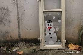 Er passt sehr gut zu dem weihnachtsmann, ist ja auch sein gefährte. Fensterdekoration Schneemann Mit Transparentpapier