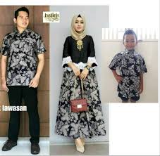 Tergantung dari persiapan dan kemampuan kedua pasangan dan keluarganya. 35 Ide Baju Couple Ayah Ibu Anak Laki Ide Baju Couple