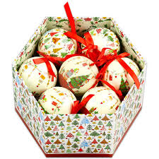 De secret santa, mai ales ca este posibil sa nu afle niciodata de la cine a primit cadoul, poti sa cumperi cel mai traznit obiect care iti iei in cale. Idei Cadouri Secret Santa Ghid Cum Sa Le Alegi Pe Cele Mai Potrivite