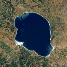 Dizel bir araç bu mesafede ortalama 5.61 lt, benzinli bir araç ise 8.16 lt yakıt tüketir. Lake Salda Wikipedia