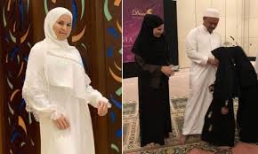 Lebih 400 pelajar pondok dari tumpat kelantan menyertai solat jenazah pengasas produk kecantikan dnars skincare, faziani rohban yang meninggal dunia dalam satu kemalangan di pattani, selatan thailand, semalam. Ini Rupanya Rahsia Kejayaan Pengasas Dnars Skincare Majalah Labur