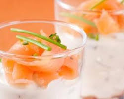 Recette De Verrines Au Saumon Fume Creme Fraiche Ciboulette Et Ricotta Recette Verrine Saumon Fume Verrine Saumon Saumon Fume