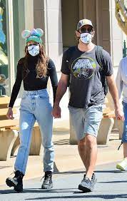 We did not find results for: Aaron Rodgers Holds Shailene Woodley Close During Disney World Trip E Online Deutschland