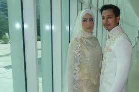 Fairuz a rafiq dan sonny septian akan menikah pada 21 mei mendatang. Untuk Gaun Akad Nikah Fairuz A Rafiq Shireen Sungkar Beri Harga Teman