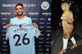 توج الدولي الجزائري رياض محرز، الذي يلعب في صفوف نادي ليستر سيتي، بجائزة أفضل فاز الجزائري رياض محرز، لاعب ليستر سيتي، بجائزة رابطة اللاعبين المحترفين لأفضل. ÙˆØ§Ù„Ø¯Ø© Ø±ÙŠØ§Ø¶ Ù…Ø­Ø±Ø² ØªØ±Ø§ÙÙ‚Ù‡ ÙÙŠ ØªÙ‚Ø¯ÙŠÙ…Ù‡ Ø¨Ù…Ø§Ù†Ø´Ø³ØªØ± Ø³ÙŠØªÙŠ