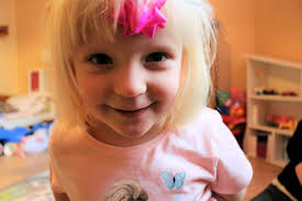 Här firar Musikhjälpens hjälte Agnes sin treårsdag