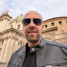 Anyone experiencing any issues with a slow waking screen and slow camera  since the last update, Google pixel 9 pro? ,my 7 pro seems fine but my  wife's is playing up.