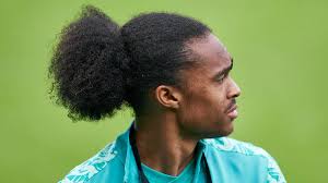 Tahith chong is a dutch professional footballer who plays as a winger for english club manchester united. Werder Bremen Tahith Chong Verruckte Suche Nach Sammelbild 026 News