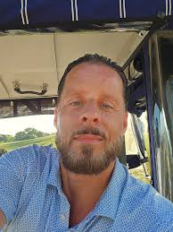 Golf addiction and shared experiences among enthusiasts