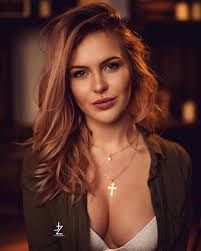 Vanessa Knauf - Free pics, galleries & more at Babepedia