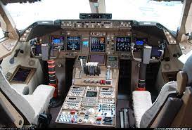 Fermate questo aereo e tenta di irrompere nella cabina di pilotaggio. Leggere In Pochi Istanti La Strumentazione Di Un Aereo Di Linea Aviationcoaching Com