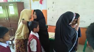 Anak kecil di gituin vs orng dewasa. Viral Siswa Kelas 5 Sd Di Palopo Dikeroyok Begini Penjelasan Kepala Sekolah Tribun Timur