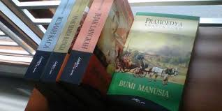 Penerbitan koran, partai, majalah, lembaga bantuan hukum, dsb. 10 Novel Sejarah Indonesia Yang Wajib Dibaca Para Milenial