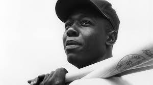 Hank Aaron, Baseball's Home Run King Who Defied Racism, Dies at 86