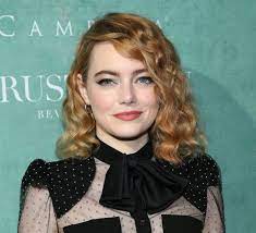 Emma Stone Debuted Her New Perm On The Red Carpet Emma Stone Actress Emma Stone Redhead Hairstyles