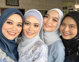 Namun nama syatilla semakin dikenali selepas berkahwin dengan pelakon yang. Biodata Pelakon Syida Melvin Adik Syifa Melvin Iluminasi