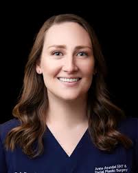 Emily Drury's Instagram, Twitter & Facebook