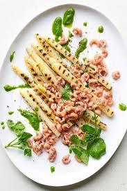 Asperges Grillees Aux Crevettes Grises Et Pesto De Cresson Recept Gegrilde Asperges Gegrilde Asperges Recepten Voedsel Ideeen