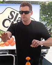 They started dating back in may 2012 and tied the knot after 2 years. Vince Offer Wikiwand