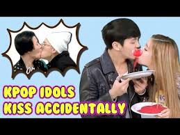 Kpop Idols Accidentally Kiss Fanclub Kpop Youtube Youtube Kpop Kpop Idol