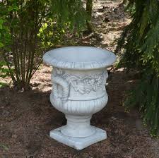 Since concrete plant pots have highly porous surfaces though, you must choose the right kind of paint to get a lasting paint job. Large Planters Flower Pots Vessels Gartendekoparadies De