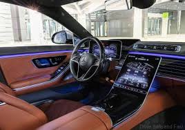 Yellow dog with cone and mekhiskyline. Mercedes Benz S Class 2021 Dilancarkan Gohed Gostan