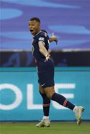 كيليان مبابي، نجم المنتخب الفرنسي المتوج بكأس العالم 2018 في روسيا، يتقدم نحو التربع على عرش الكرة العالمية، ويخطف الأضواء من كريستيانو رونالدو وليونيل ميسي. Ù…Ø¨Ø§Ø¨ÙŠ ÙŠÙƒØ³Ø± Ø±Ù‚Ù…Ù‡ ÙÙŠ ÙƒØ£Ø³ ÙØ±Ù†Ø³Ø§