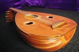 Alat musik gambus merupakan jenis alat musik petik yang berasal dari wilayah timur tengah. Carabermainalatmusik Com