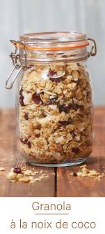 Granola A La Noix De Coco Recette Recette Granola Sain Fait A La Maison Idee Recette Recettes Crues