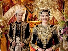 Ini nih, busana pengantin tradisional khas indonesia tercinta. Inspirasi Gaya Gaun Pengantin Yang Bisa Dipilih Untuk Hari Besar Anda Portal Berita Informatif Terkini