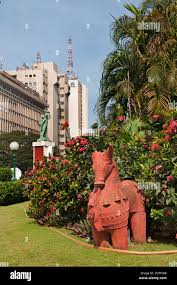 Mumbai india fountain hi-res stock ...
