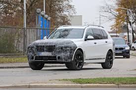 These pictures show a prototype ev wrapped in a camo, and featuring bmw's 'electric test vehicle' badge, confirming its powertrain. 2023 Bmw X7 Spy Shots 7 Series Styling In The Cards For Flagship Suv Flipboard