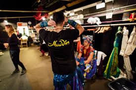 3 wochen bauzeit in anspruch nehmen, und. Hinter Den Kulissen Des Musicals Aladdin Concerti Lounge