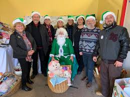 Le secours populaire est une association de solidarité qui lutte contre la pauvreté et l'exclusion en france et dans le monde. Cahors Operation Peres Noel Verts Au Secours Populaire Medialot