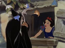 Birds Snow White And The Seven Dwarfs Evil Queen Grimhilde Old Hag Snow White And The Seven Dwarf S 1937 The Birds Defend Snow White Against Evi Disney Artwork Snow White 1937 Disney Magic