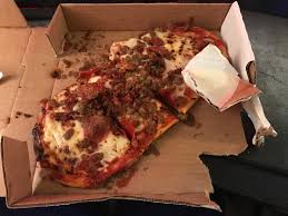 So passen zwar 2 pizzen auf ein blech, aber der platz ist trotzdem so . Life Hack Use The Side Of Your Pizza Box For Your Dipping Sauce Lifehacks