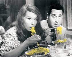 Lea Massari E Alberto Sordi Una Vita Difficile Film Di Dino Risi 1961 Pasta Fatta In Casa Pasta Film