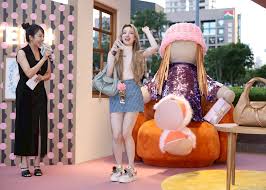 宋雨琦現身101吸千粉圍觀見放晴樂自稱「小福星」｜壹蘋新聞網