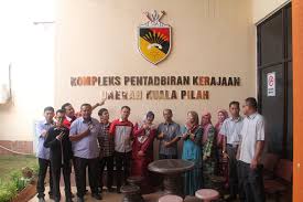 Kampung tradisional ini merupakan tanah pusaka yang biasanya didiami oleh golongan melayu manakala kampung baru biasanya didiami oleh tiga kaum terbesar di malaysia. Facebook
