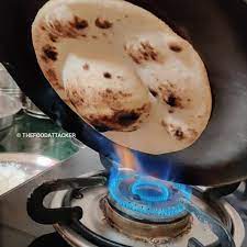 6 240 Likes 72 Comments Karan Singhal Thefoodattacker On Instagram Baazar Jaisi Tandoori Roti On Tawa Recipe Aapk Tandoori Roti Roti Recipes