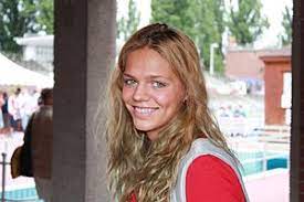 Все этой не дает юлии никаких преференций по части попадания в состав или нахождения в сборной. Efimova Yuliya Andreevna Vikipediya