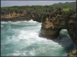 Pantai karang bolong bagai magnet yang menarik perhatian para pencinta wisata pantai. Inilah 7 Tempat Wisata Paling Indah Di Anyer Bali Travel Jaya
