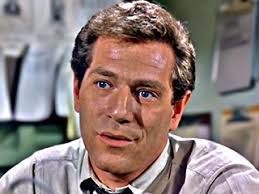 Groomed to be a handsome leading man, segal's profile had been rising steadily since his first movie, 1961′s the young doctors in which he had ninth billing. George Segal