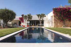 Encuentra también casas en venta y casas obra nueva en ibiza. Amatista A Luxury Villa Casa Adosada For Sale In San Rafael Ibiza Ibiza Property Id Ir10987 Christie S International Real Estate