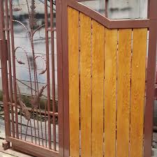 Model pagar rumah minimalis selanjutnya dilihat dari bentuknya, ada beberapa bentuk pagar untuk konsep rumah minimalis yang dapat anda pilih, yang antara lain adalah desain vertikal, desain horizontal dan desain kombinasi. Pagar Woodplank Minimalis Mudah